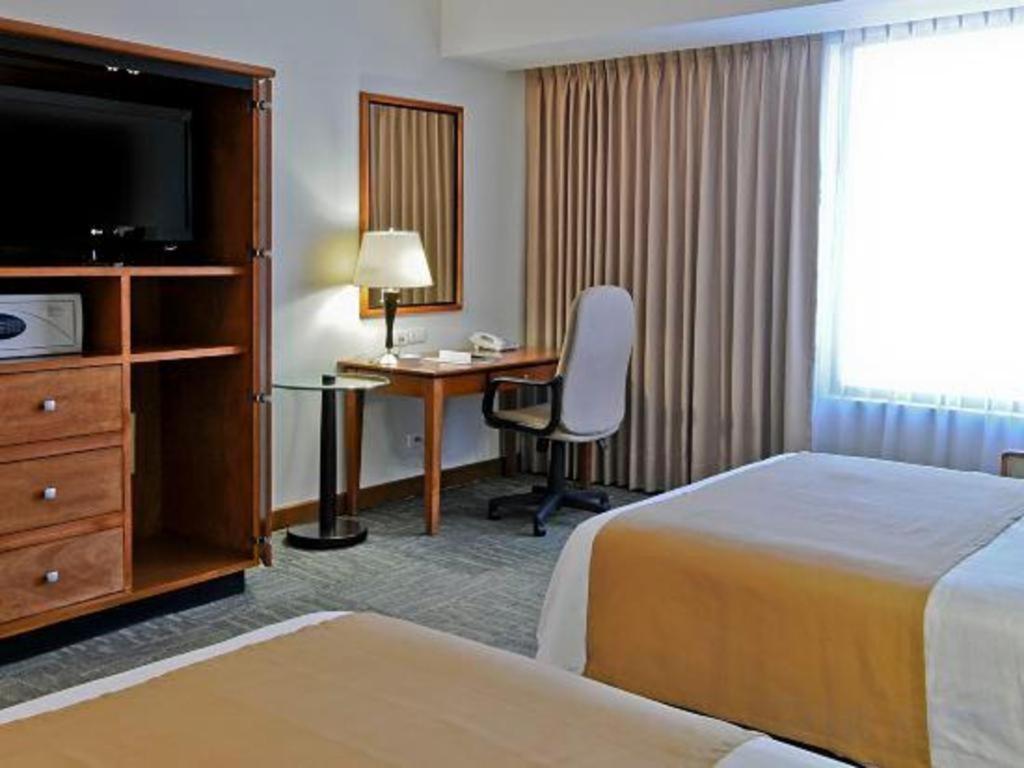Holiday Inn Irapuato By Ihg Exterior photo